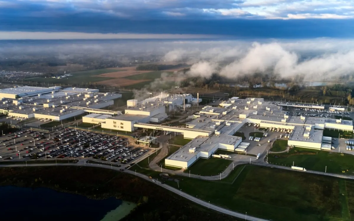 Завод GM Lansing Delta Township Assembly в Мичигане с высоты