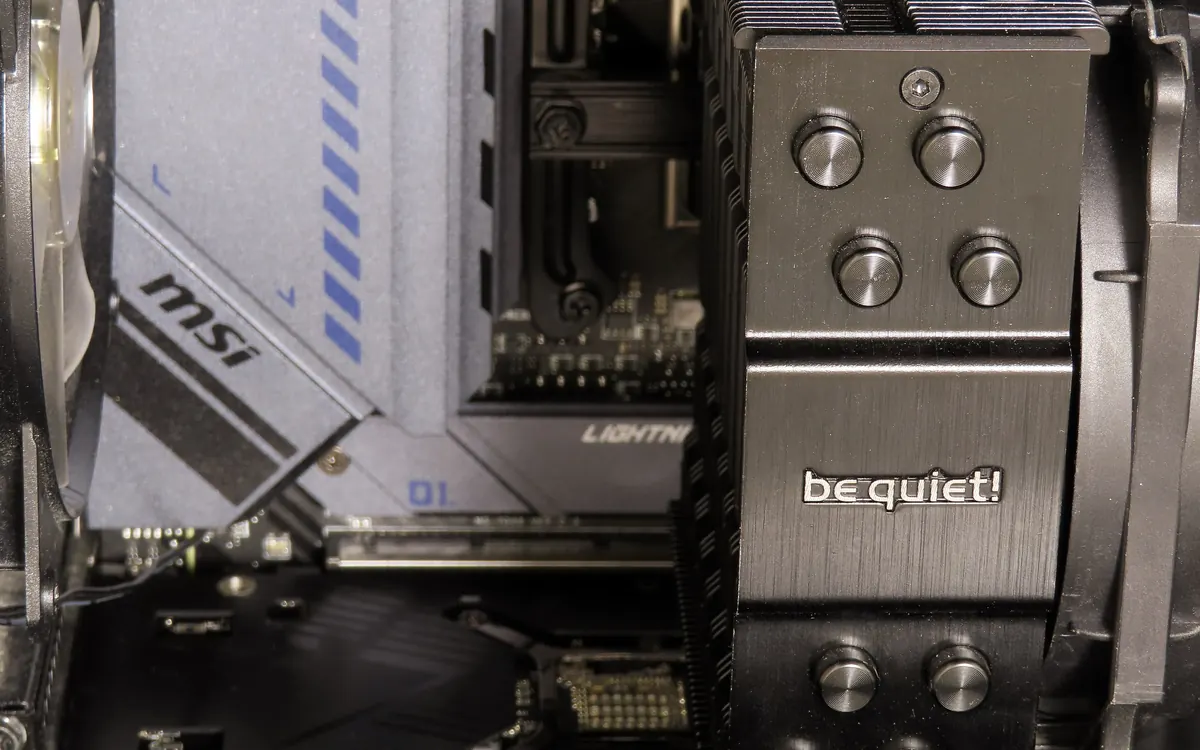 Башенный процессорный кулер be quiet! на материнской плате MSI внутри настольного ПК (иллюстративное фото)