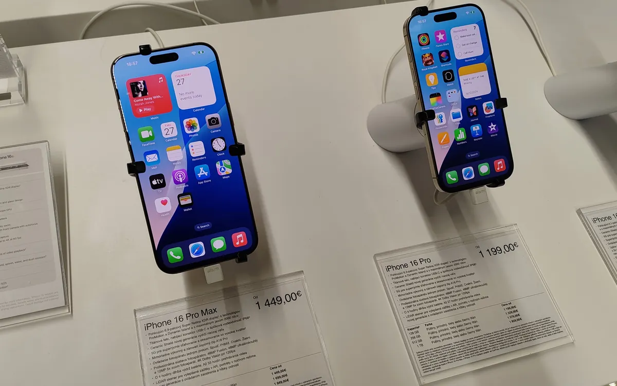 iPhone 16 Pro и iPhone 16 Pro Max — модели с поддержкой Siri AI (иллюстративное фото)