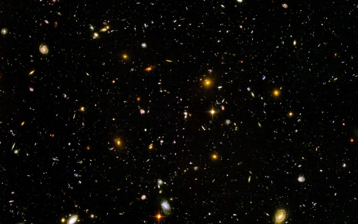 Зображення Hubble Ultra Deep Field (ілюстративне; загадкова лінія — у порожній ділянці цього поля)