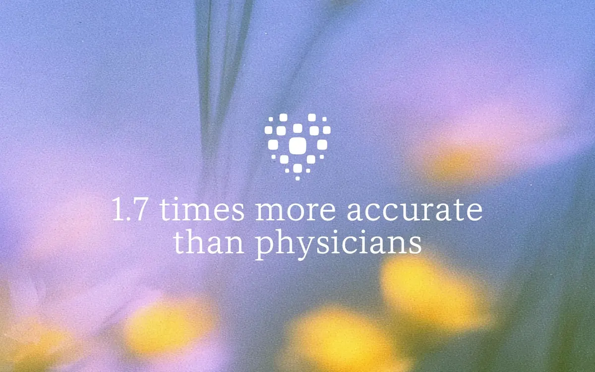 Графіка Microsoft AI з написом «1.7 times more accurate than physicians» на розмитому квітковому тлі (пресзображення Microsoft)