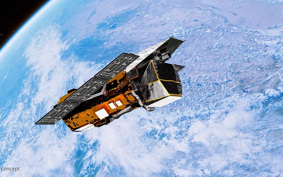 Художнє зображення обсерваторії NASA Swift на орбіті над хмарами Землі