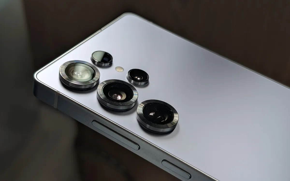 Back of a silver-blue Samsung Galaxy S25 Ultra showing its camera lenses (illustrative photo)