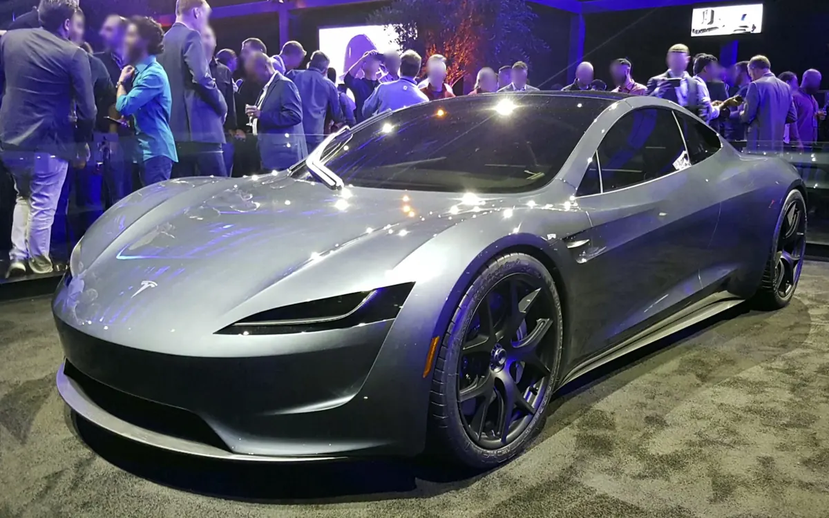 Прототип Tesla Roadster второго поколения на ранней презентации (иллюстративное фото)